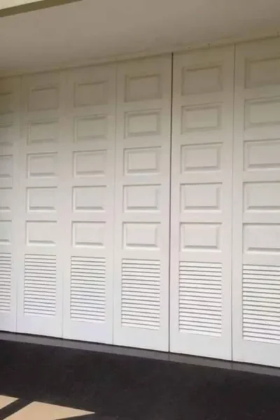 Sectional Door (4) Sectional Door (4)